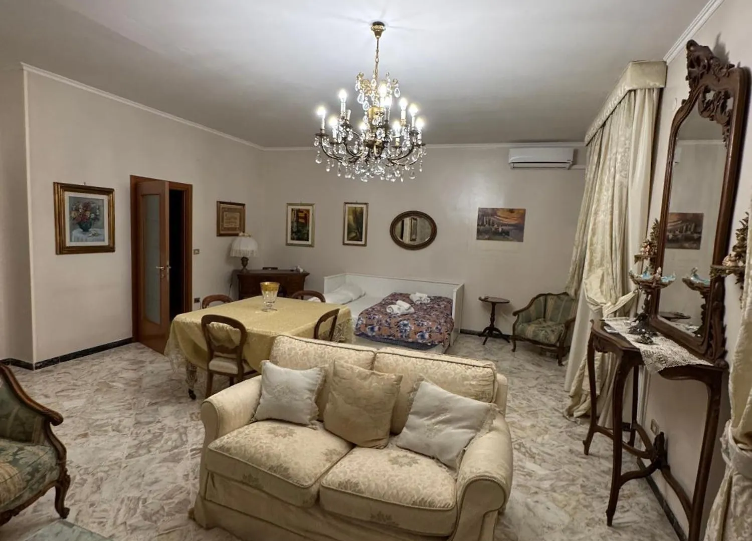 G & B House Apartment Bari 0*,  Italy
